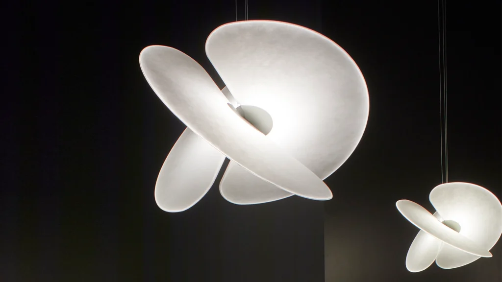 Levante, a suspension lamp with an emotional light